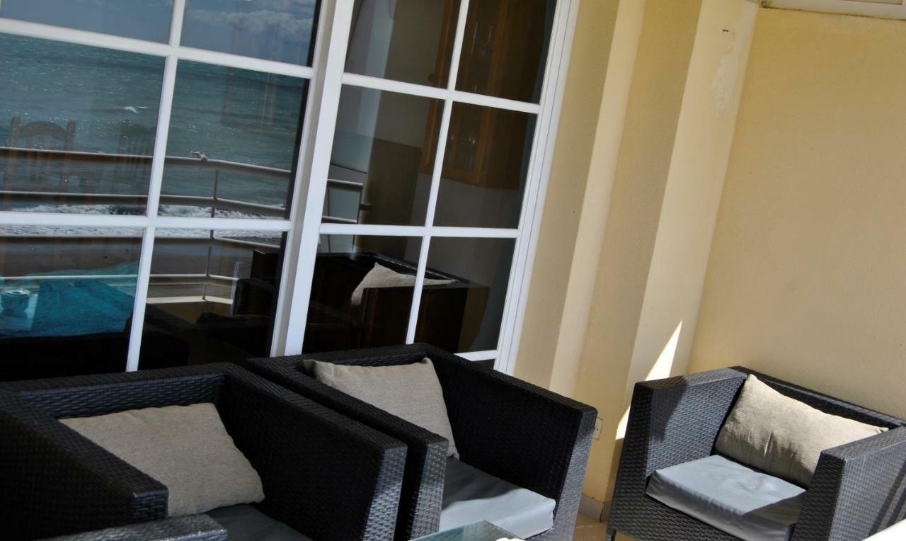 Apartamento Frente Al Mar,Primera Linea Rincon de la Victoria Bagian luar foto