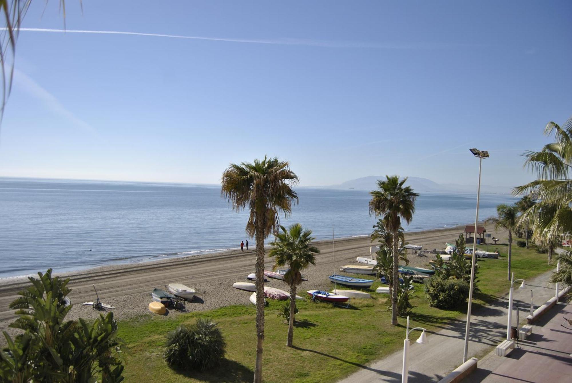 Apartamento Frente Al Mar,Primera Linea Rincon de la Victoria Bagian luar foto